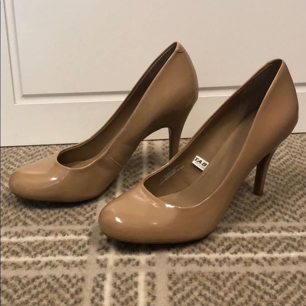 Nude patent leather heels size 7.5